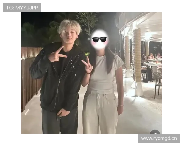 看见邹市明一身名牌坐自家泳池那张图，我这老粉瞬间认不出人了